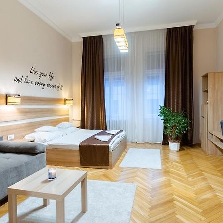 City Center Apartment Дебрецен Екстериор снимка